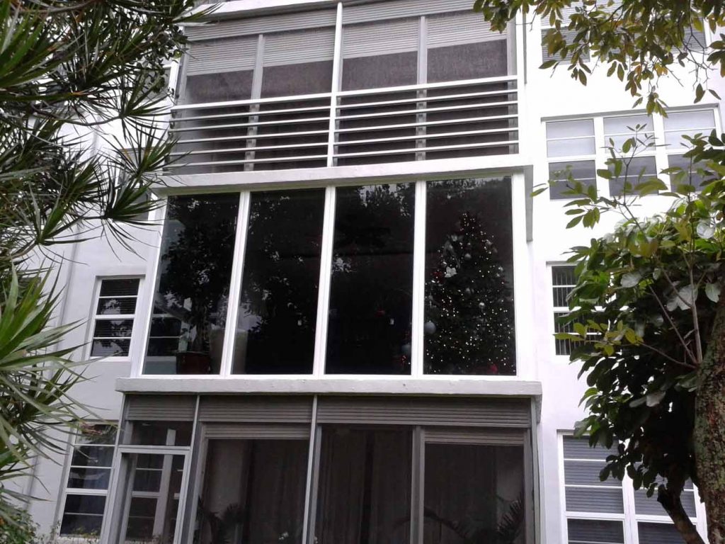 G1 Enclosure PGT WinGuard Aluminum Picture Windows and Horizontal Roller Windows with Rain Glass 1